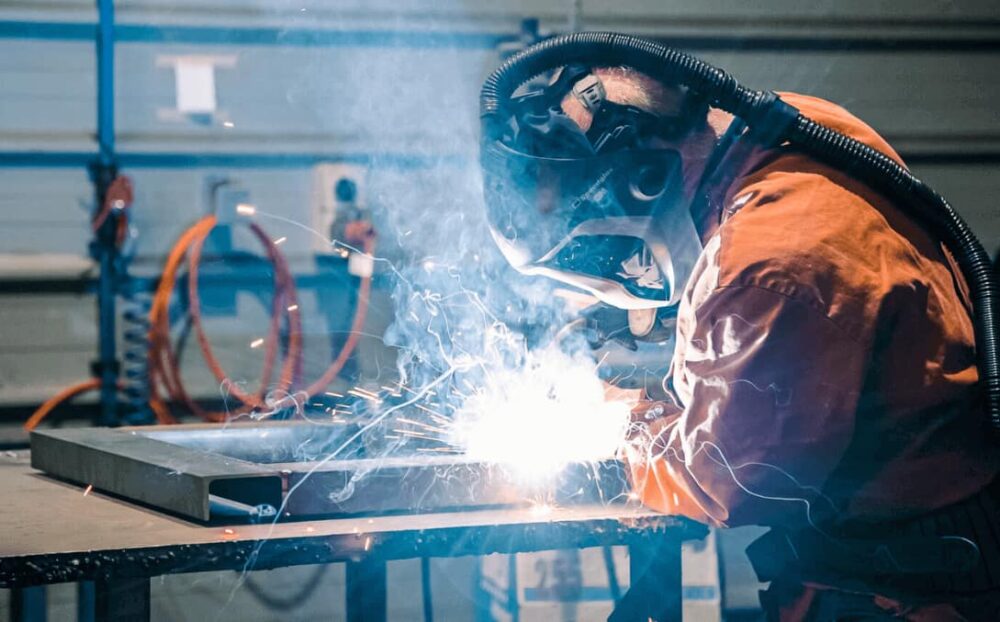 Pepperl & Fuchs brand video: Intense welding scene showcases hands-on manufacturing and attention to detail.